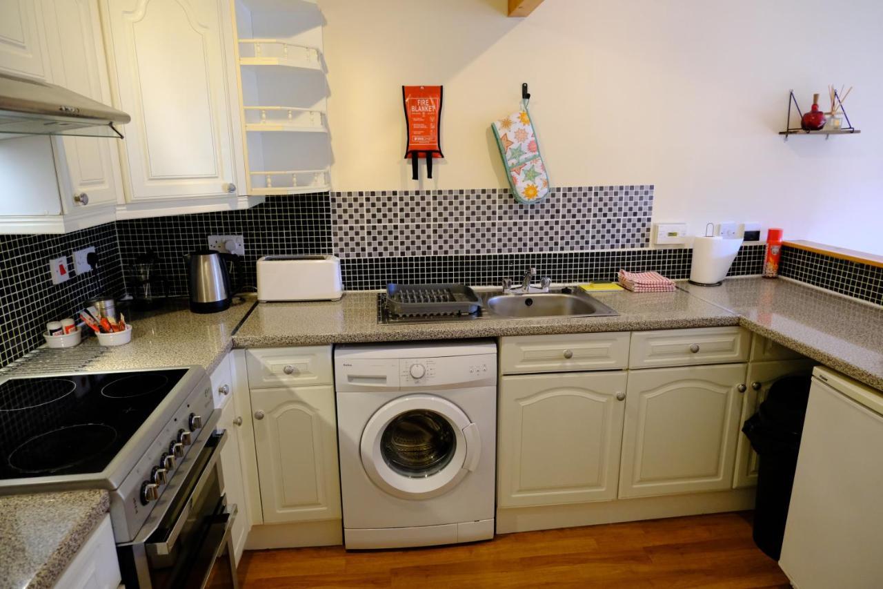 Lovely 1-Bedroom Apartment With Free Parking อินเวอร์เนส ภายนอก รูปภาพ